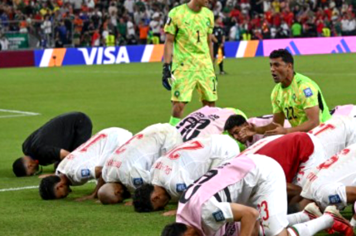 الصحافة الهولندية تنحني للمغرب.. "أسود الأطلس" استحقوا التأهل وأربكوا كومان تكتيكيًا
