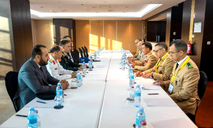 المفتش العام للقوات المسلحة الملكية يبحث مع رئيس الأركان الليبية تعزيز التعاون العسكري في لواندا